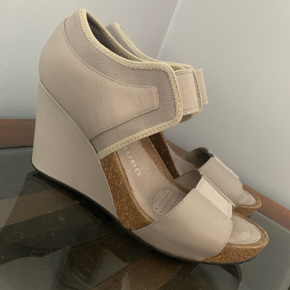NEW size 9 premium brand leather wedge sandals - Picture 2 of 10